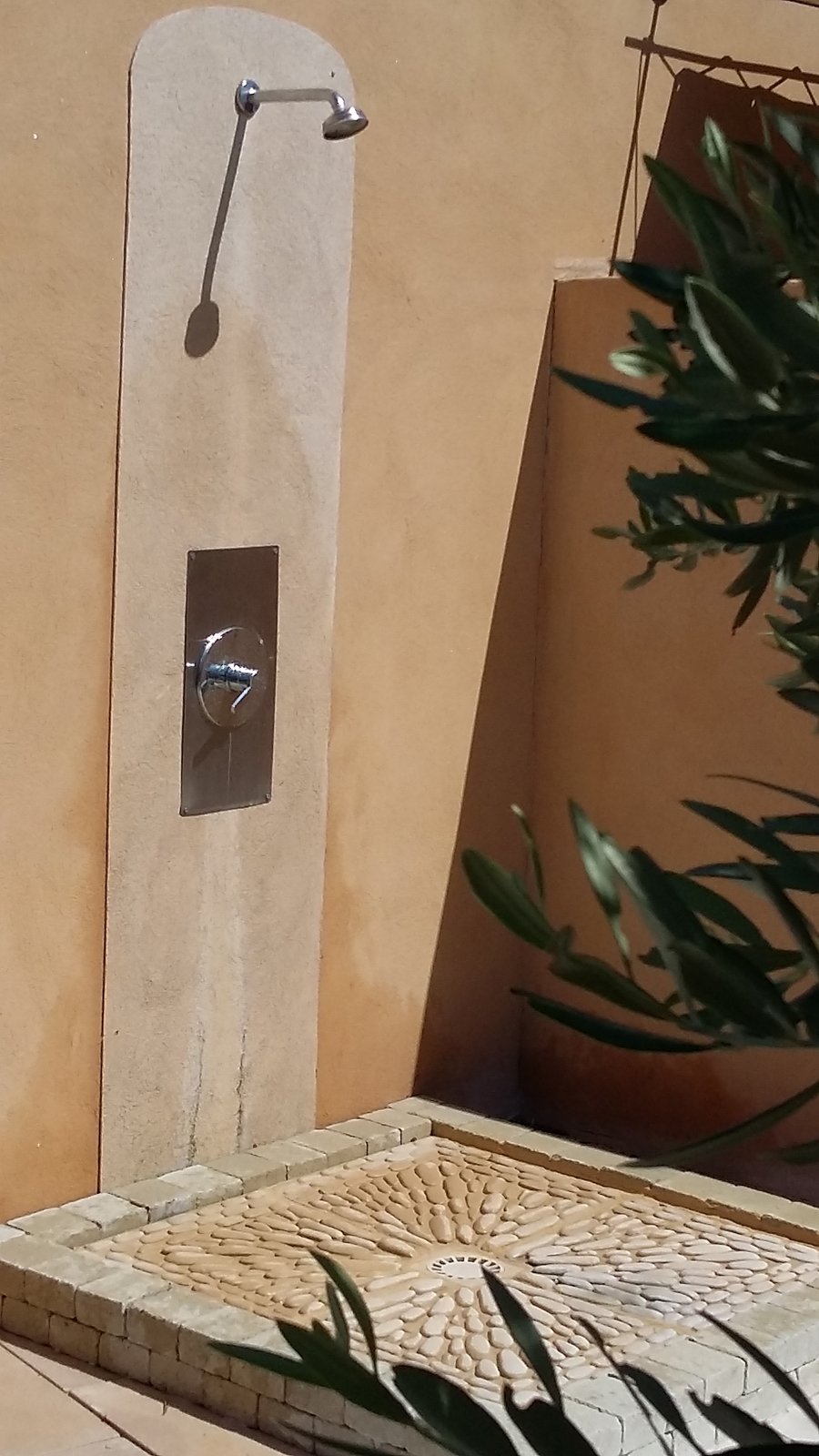 La douche solaire extérieure